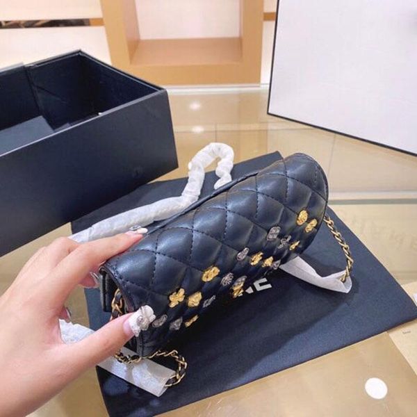 soft real leather small flap bag for women metal badge flower shoulder bag luxury design chain
soft real leather small flap bag for women metal badge flower shoulder bag luxury design chain