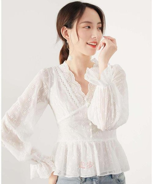 2020 autumn new style v-neck long-sleeved embroidered blouse women's fashion new lace blouse1, White
2020 autumn new style v-neck long-sleeved embroidered blouse women's fashion new lace blouse1, White