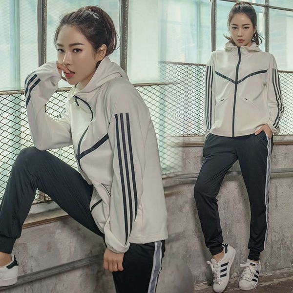 sportswear women 2020 new autumn winter long sleeve korean jacket gym yoga suit net red quick dry clothes, Gray
sportswear women 2020 new autumn winter long sleeve korean jacket gym yoga suit net red quick dry clothes, Gray