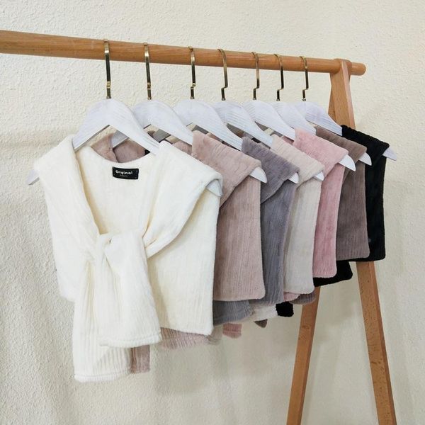scarf shawl new women autumn and winter wild fake collar solid color cross warm faux fur plush stitching scarf simple, Blue;gray
scarf shawl new women autumn and winter wild fake collar solid color cross warm faux fur plush stitching scarf simple, Blue;gray