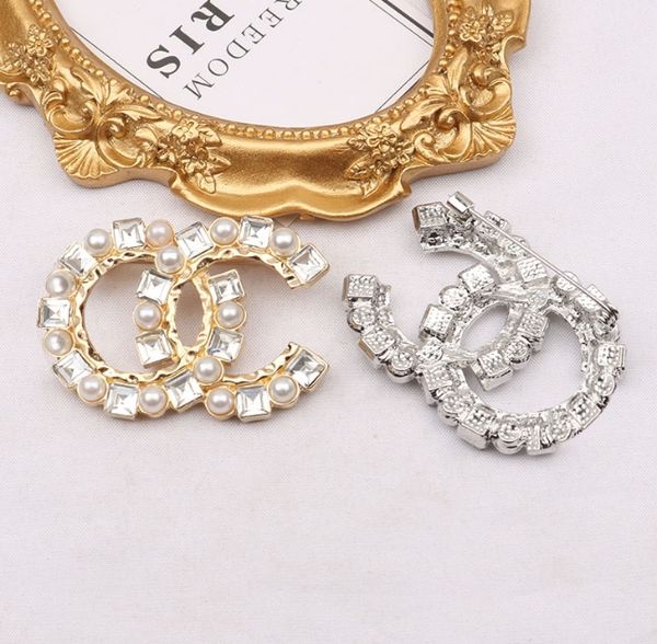 23ss 20style luxury brand designer letters brooches pins pearl brooch rhinestone suit pin jewelry accessories, Gray
23ss 20style luxury brand designer letters brooches pins pearl brooch rhinestone suit pin jewelry accessories, Gray
