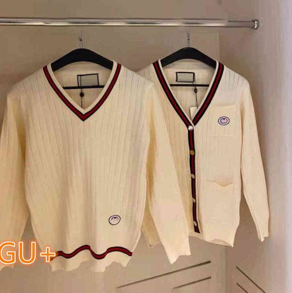 2022 factory wholesale new autumn fashion g british college beige sweater female v-neck embroidery letter cardigan pullover sweater, White;black
2022 factory wholesale new autumn fashion g british college beige sweater female v-neck embroidery letter cardigan pullover sweater, White;black
