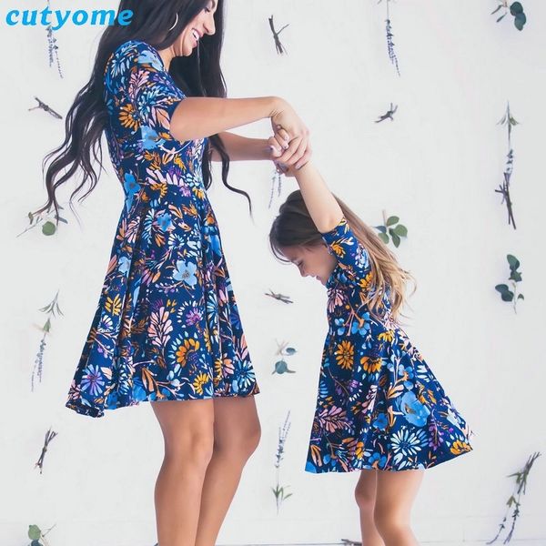 mother daughter dresses floral print half sleeve mini dress mother and daughter clothes mom and daughter dress matching outfits y200713, Blue
mother daughter dresses floral print half sleeve mini dress mother and daughter clothes mom and daughter dress matching outfits y200713, Blue