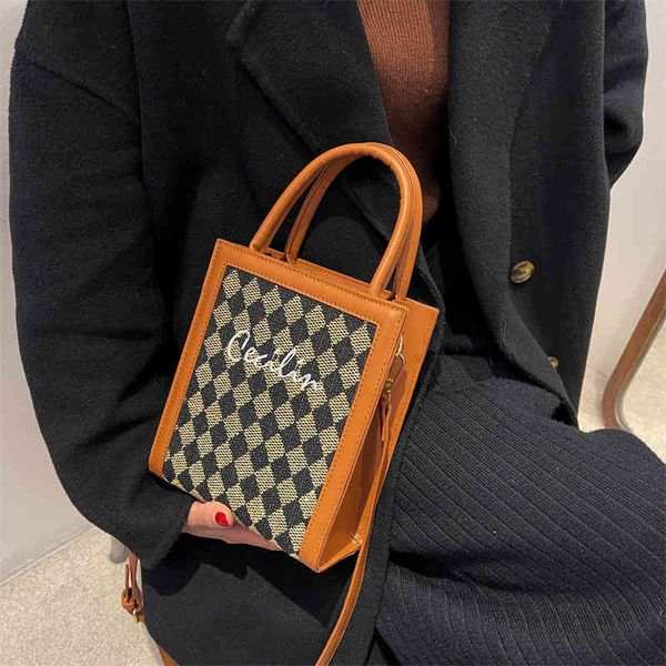 2022 factory wholesale portable women's vertical small square bag korean fashion simple foreign style one shoulder messenger bag
2022 factory wholesale portable women's vertical small square bag korean fashion simple foreign style one shoulder messenger bag