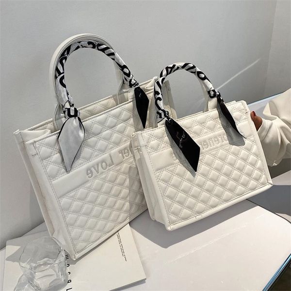2022 factory wholesale new large capacity spring and summer lingge women's trendy net red fashion handbag versatile ins tote bag yxq2
2022 factory wholesale new large capacity spring and summer lingge women's trendy net red fashion handbag versatile ins tote bag yxq2