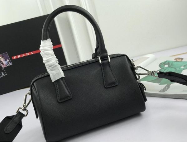 designer luxury boston three-in-one small pillow handbag purse lady shoulder bag leather and houndstooth fabric cross-border saddle-shaped h
designer luxury boston three-in-one small pillow handbag purse lady shoulder bag leather and houndstooth fabric cross-border saddle-shaped h