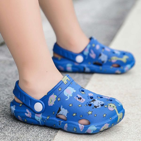 new children's hole 2020 summer soft soled antiskid boys' beach sho indoor household girls' sandals, Black;red
new children's hole 2020 summer soft soled antiskid boys' beach sho indoor household girls' sandals, Black;red