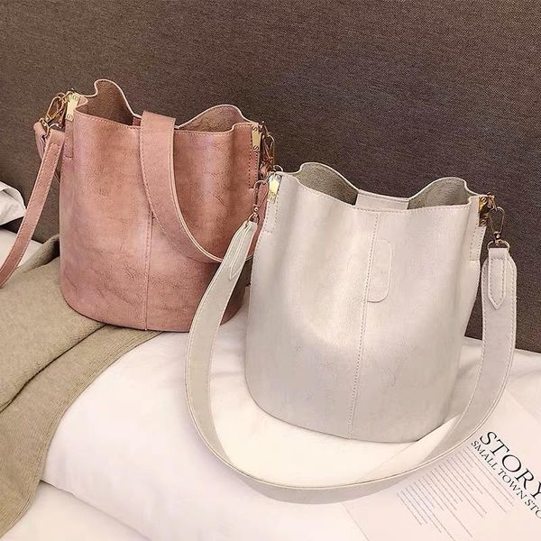 2020 fashion new ladies bucket bag handbag large capacity shoulder bag wide shoulder strap women
2020 fashion new ladies bucket bag handbag large capacity shoulder bag wide shoulder strap women