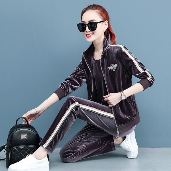 women's spring and autumn gold velvet sports suit women 2020 new fashion loose velveteen leisure sweater set sportswear sportswearsweat, Gray
women's spring and autumn gold velvet sports suit women 2020 new fashion loose velveteen leisure sweater set sportswear sportswearsweat, Gray
