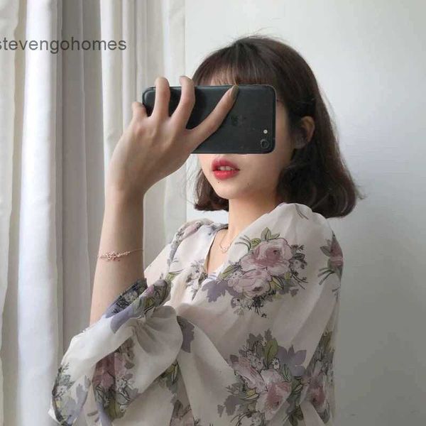 little fresh butterfly flower bracelet designed by mori's female minority, Silver
little fresh butterfly flower bracelet designed by mori's female minority, Silver