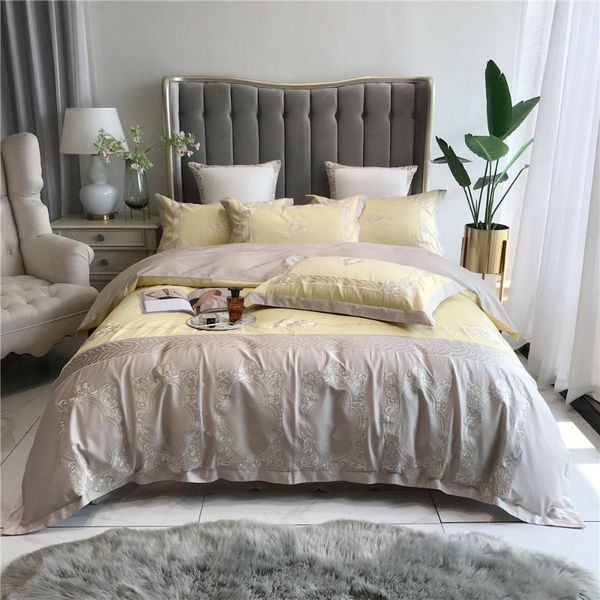 4,6pcs luxury embroidered housse de couette 220x240 coton king size bedding set silky sateen bed clothes euro double bed linen
4,6pcs luxury embroidered housse de couette 220x240 coton king size bedding set silky sateen bed clothes euro double bed linen