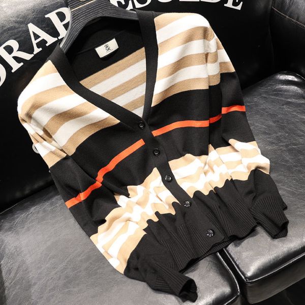 2022 autumn color stripe color matching trend fashion slim stretch long sleeve knit cardigan young men, White;black
2022 autumn color stripe color matching trend fashion slim stretch long sleeve knit cardigan young men, White;black