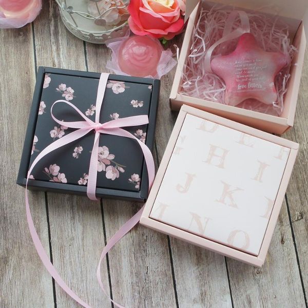 13.5*13.5*5cm flower in day and night theme 10 set candy paper box valentine wedding favor boxes birthday gifts packing 
13.5*13.5*5cm flower in day and night theme 10 set candy paper box valentine wedding favor boxes birthday gifts packing