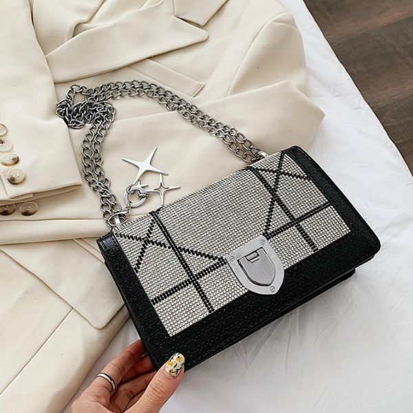 новые 2020 алмазные цепи женщин сумка роскошная женщина crossbody плечо сумки для женщин ladies квартира элегантный симпатичные сумка
новые 2020 алмазные цепи женщин сумка роскошная женщина crossbody плечо сумки для женщин ladies квартира элегантный симпатичные сумка