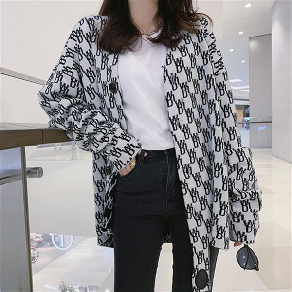 2021 new knitted wool cardgan nightgown woman winter designer clothes luxury kpop style 344q, White;black
2021 new knitted wool cardgan nightgown woman winter designer clothes luxury kpop style 344q, White;black