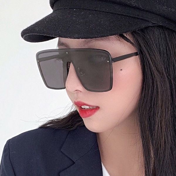 sl364 cool one-piece goggles fashion catwalk new style simple line design square frame sunglasses suitable for any face shape easy to put on, White;black
sl364 cool one-piece goggles fashion catwalk new style simple line design square frame sunglasses suitable for any face shape easy to put on, White;black