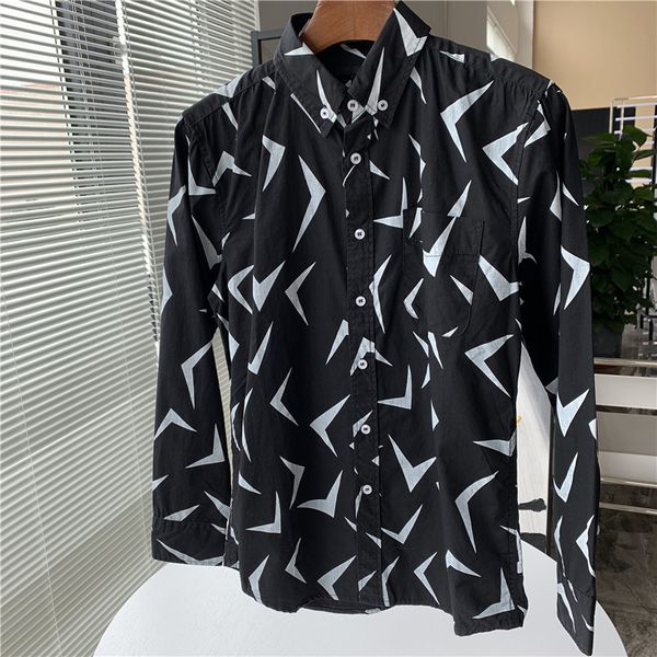 this is a trendy full print dart design cotton breathable soft early autumn casual fashion long sleeve shirt
this is a trendy full print dart design cotton breathable soft early autumn casual fashion long sleeve shirt