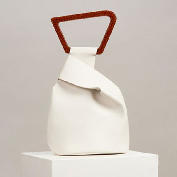 personalized acrylic handle women's handbags leather solid women hand bags summer new irregular bucket bags purses c1009
personalized acrylic handle women's handbags leather solid women hand bags summer new irregular bucket bags purses c1009