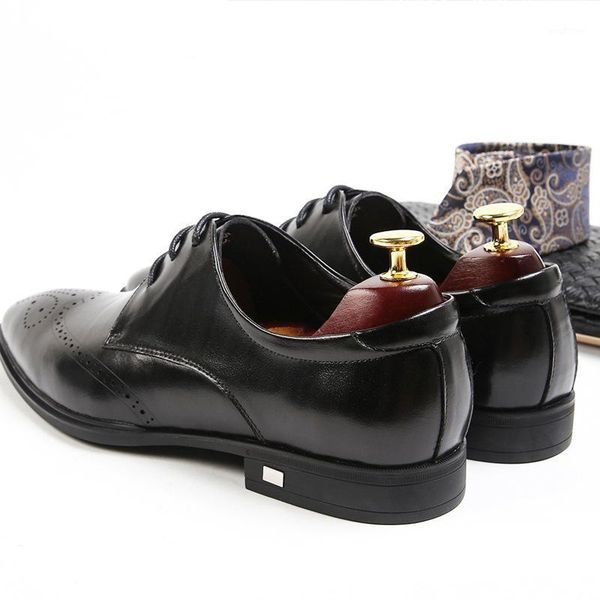 brogues shoes men british style lace up pointed natural leather shoes 2020 spring autumn office formal wedding black dress1
brogues shoes men british style lace up pointed natural leather shoes 2020 spring autumn office formal wedding black dress1