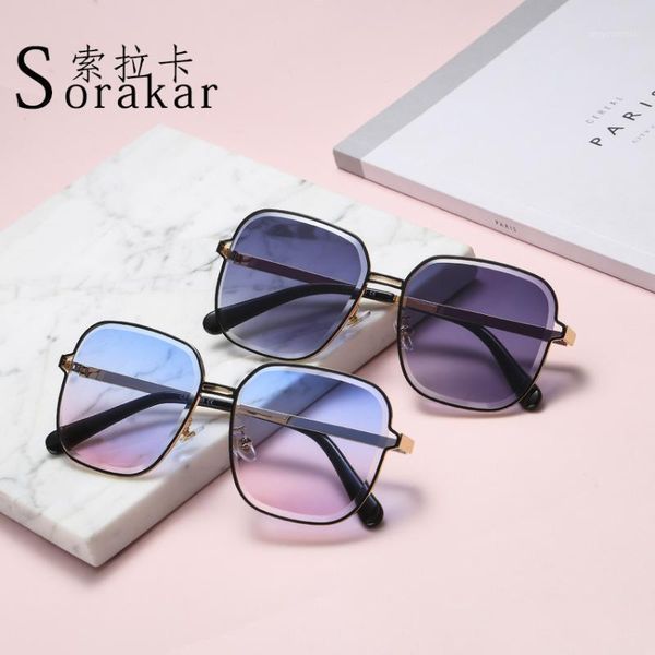 2020 new off-the-shelf european and american fashion trend sunglasses block lens trimming cross-border sunglasses 82001, White;black
2020 new off-the-shelf european and american fashion trend sunglasses block lens trimming cross-border sunglasses 82001, White;black