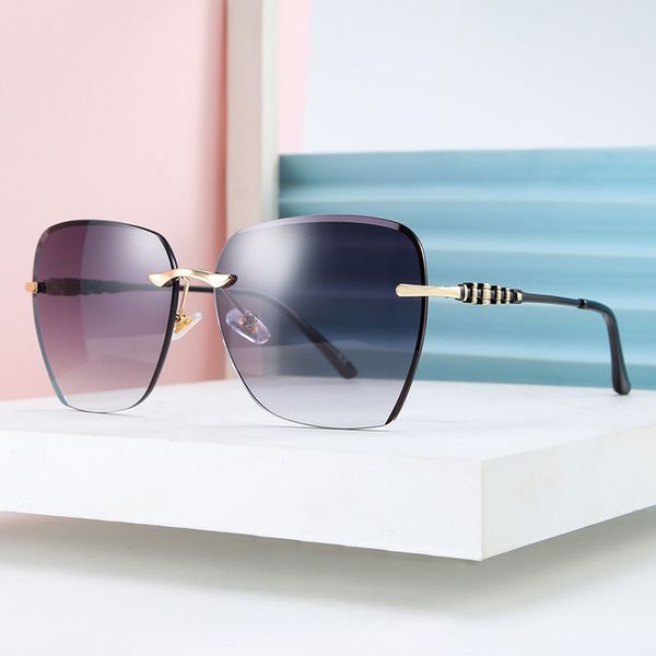 2021 new vintage oversize sunglasses women rimless eyeglasses men shades for summer outdoor diamond cutting oculos gafas 50204df, White;black
2021 new vintage oversize sunglasses women rimless eyeglasses men shades for summer outdoor diamond cutting oculos gafas 50204df, White;black
