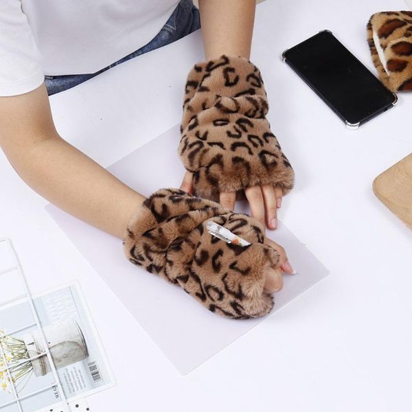 1pair women girls lovely winter warm fingerless gloves fluffy leopard plush claw half finger gloves mitten new #yj, Blue;gray
1pair women girls lovely winter warm fingerless gloves fluffy leopard plush claw half finger gloves mitten new #yj, Blue;gray