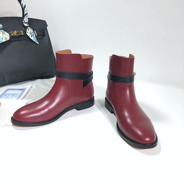 2020 new leather short boot women's boots flat bottom medium boot martin boots women's shoe, Black
2020 new leather short boot women's boots flat bottom medium boot martin boots women's shoe, Black