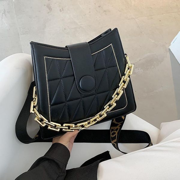 designer handbag women's fashion chain one shoulder bag messenger bag embroidered thread leather small square 2020
designer handbag women's fashion chain one shoulder bag messenger bag embroidered thread leather small square 2020