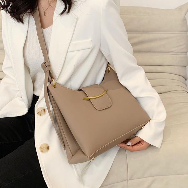 cross body vintage small messenger bucket bag designer women 2021 shoulder handbags luxury pu leather casual crossbody women's handbag
cross body vintage small messenger bucket bag designer women 2021 shoulder handbags luxury pu leather casual crossbody women's handbag