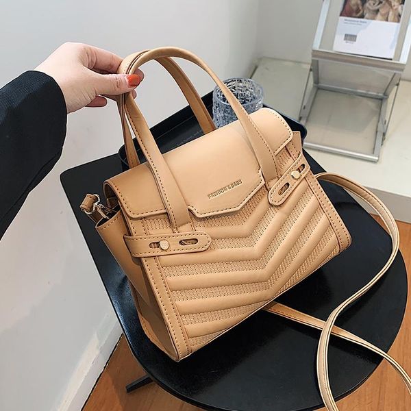 niche design high-end handbags autumn/winter new fashion wild ins messenger bag portable square bag shoulder width: 25cm
niche design high-end handbags autumn/winter new fashion wild ins messenger bag portable square bag shoulder width: 25cm