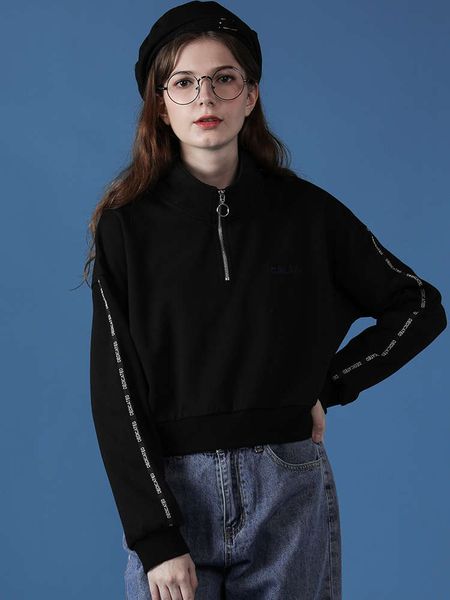 2020 new high waist short sweater standing collar with plush thickening and loose small black women's ins fashion
2020 new high waist short sweater standing collar with plush thickening and loose small black women's ins fashion
