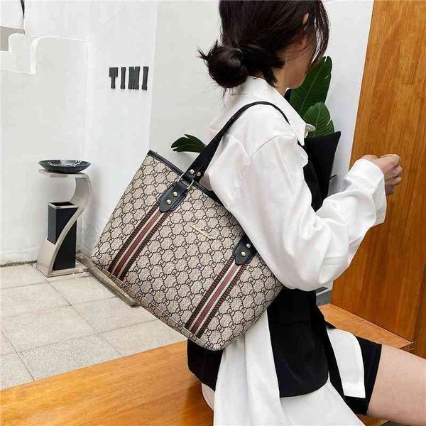 2022 new factory wholesale women's printed tote bag leisure capacity bag single shoulder messenger
2022 new factory wholesale women's printed tote bag leisure capacity bag single shoulder messenger