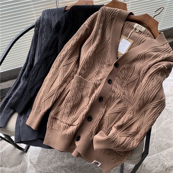 big guy pay attention to details designer style twist knitting v-neck knitted cardigan sweater for men
big guy pay attention to details designer style twist knitting v-neck knitted cardigan sweater for men