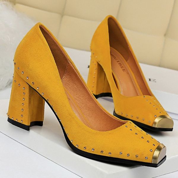 fashion women pumps rivet metal heels women shoes flock square heels shoes ladies red black office party wedding shoes t200525
fashion women pumps rivet metal heels women shoes flock square heels shoes ladies red black office party wedding shoes t200525