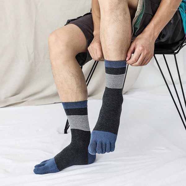 men stripe five toe socks autumn winter mid-calf tube breathable socks soft warm comfortable thicken absorbs sweat 20211, Black
men stripe five toe socks autumn winter mid-calf tube breathable socks soft warm comfortable thicken absorbs sweat 20211, Black