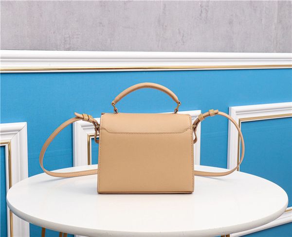 2020 new style korean luxurys designers bags handbags purses pattern rotating metal buckle simple womens handbags
2020 new style korean luxurys designers bags handbags purses pattern rotating metal buckle simple womens handbags