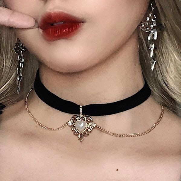 chokers love heart pendant imitation pearls necklace vintage velvet black choker short chain necklaces for women cool girl party gift, Golden;silver
chokers love heart pendant imitation pearls necklace vintage velvet black choker short chain necklaces for women cool girl party gift, Golden;silver