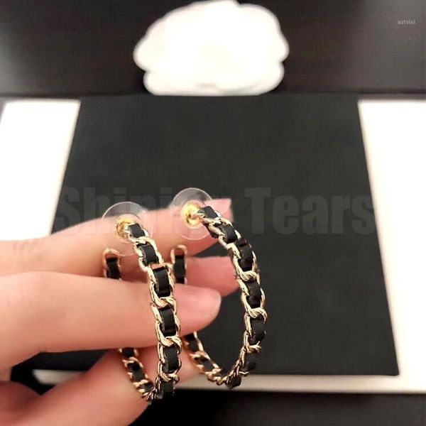 2020 fashion classic leather thread earrings hoop earring jewelry personality simple design beautiful wedding party gift1, Golden;silver
2020 fashion classic leather thread earrings hoop earring jewelry personality simple design beautiful wedding party gift1, Golden;silver