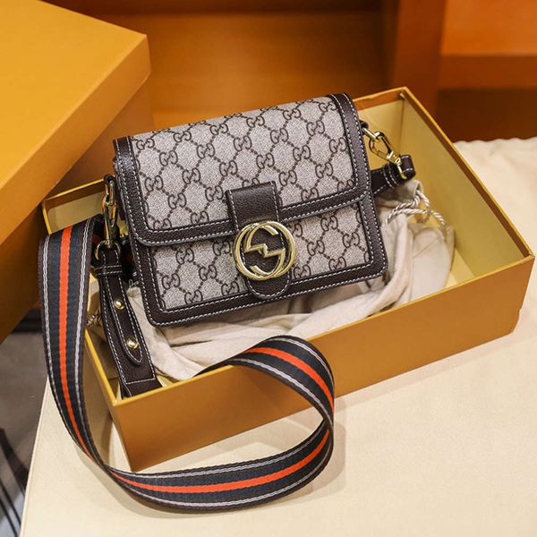 luxurys designers women's advanced sense messenger fashion versatile small square bag autumn 2021 new
luxurys designers women's advanced sense messenger fashion versatile small square bag autumn 2021 new