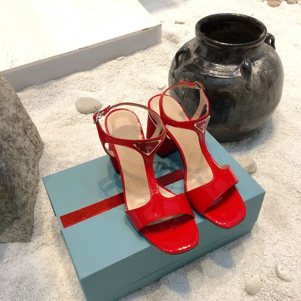 2020 new summer one button high-heeled sandals women's thick heel square head leather women's straight strap fashion shoes, Black
2020 new summer one button high-heeled sandals women's thick heel square head leather women's straight strap fashion shoes, Black