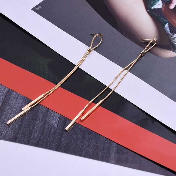 japanese and korean version jewelry wholesale temperament fashion knot snake bone chain metal long pendant long earring female, Golden;silver
japanese and korean version jewelry wholesale temperament fashion knot snake bone chain metal long pendant long earring female, Golden;silver