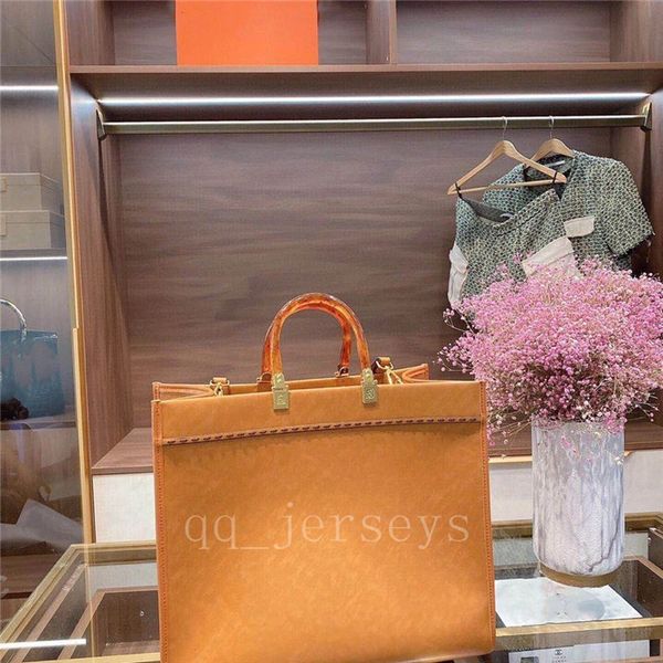 designer luxury handbags purses women shoulder bag genuine leather with embroidery cross-body saddle handbag bag
designer luxury handbags purses women shoulder bag genuine leather with embroidery cross-body saddle handbag bag