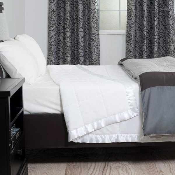 down quilt/blanket/duvet with satin trim 100% cotton queen 90*96 inches filled 550 fp white duck down 100gsm for summer1
down quilt/blanket/duvet with satin trim 100% cotton queen 90*96 inches filled 550 fp white duck down 100gsm for summer1
