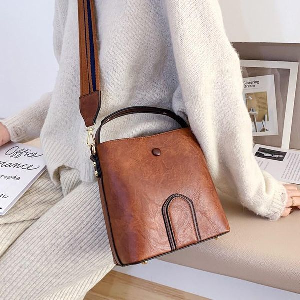 cross body women wide strap bucket bag luxury designer leather shoulder bags retro solid color handbag lady small square crossbody tote
cross body women wide strap bucket bag luxury designer leather shoulder bags retro solid color handbag lady small square crossbody tote