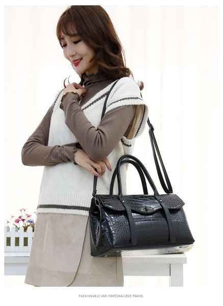 crocodile leather handbag temperament handbag 2020 new fashion lady big bag casual shoulder bag
crocodile leather handbag temperament handbag 2020 new fashion lady big bag casual shoulder bag
