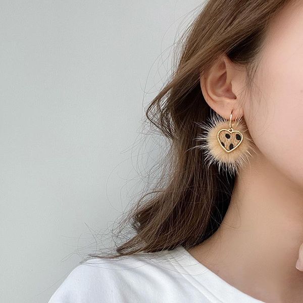 TIMEONLY Japanese Fashion Leopard Love Hearts Ball Hairy Drop Earring for Women Ladies Wedding Gifts Earring Jewellery 2021 New, Silver
TIMEONLY Japanese Fashion Leopard Love Hearts Ball Hairy Drop Earring for Women Ladies Wedding Gifts Earring Jewellery 2021 New, Silver