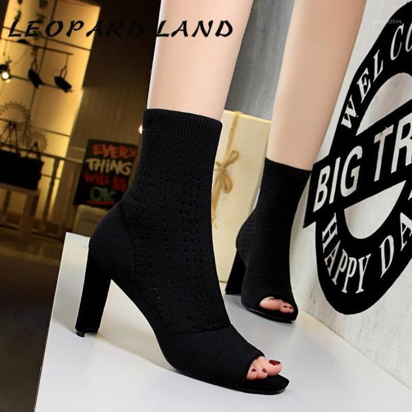 leopard land fashion short tube women's boots thick heel high heel wool hollow square head fish mouth short boots ds-85301, Black
leopard land fashion short tube women's boots thick heel high heel wool hollow square head fish mouth short boots ds-85301, Black