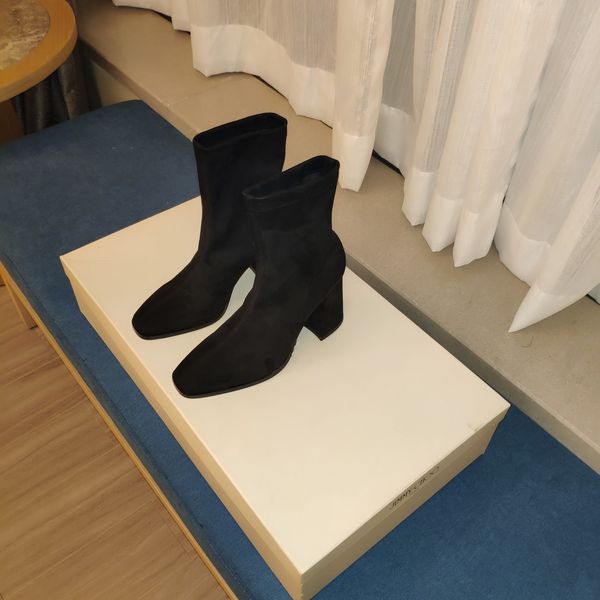 luxury 2020 new winter women's large heel square head full leather and elastic suede 8.5cm, Black
luxury 2020 new winter women's large heel square head full leather and elastic suede 8.5cm, Black