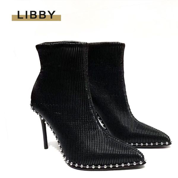 2020 luxury designer women high heels ankle boots rivet sock boots pointed toe women winter fashion black martin
2020 luxury designer women high heels ankle boots rivet sock boots pointed toe women winter fashion black martin