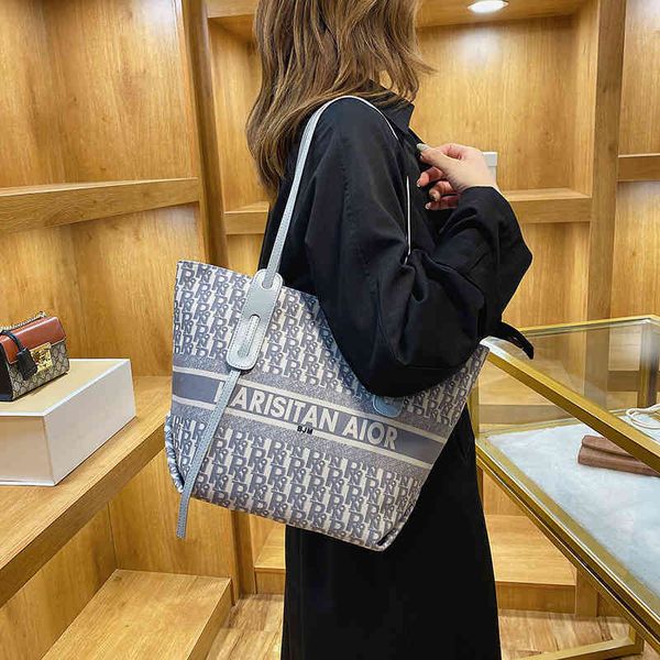 2022 factory wholesale new women's large capacity canvas textured shoulder bag versatile niche
2022 factory wholesale new women's large capacity canvas textured shoulder bag versatile niche
